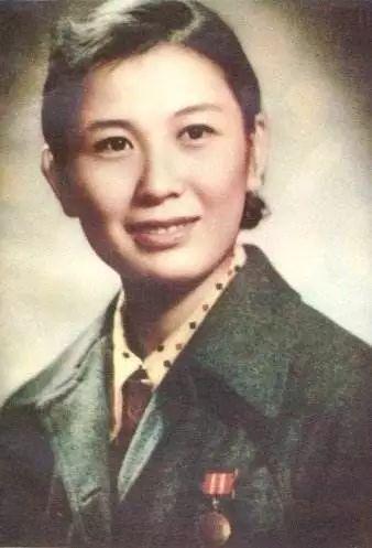 七夕共怀严凤英，含冤而死后惨遭“开膛破肚”